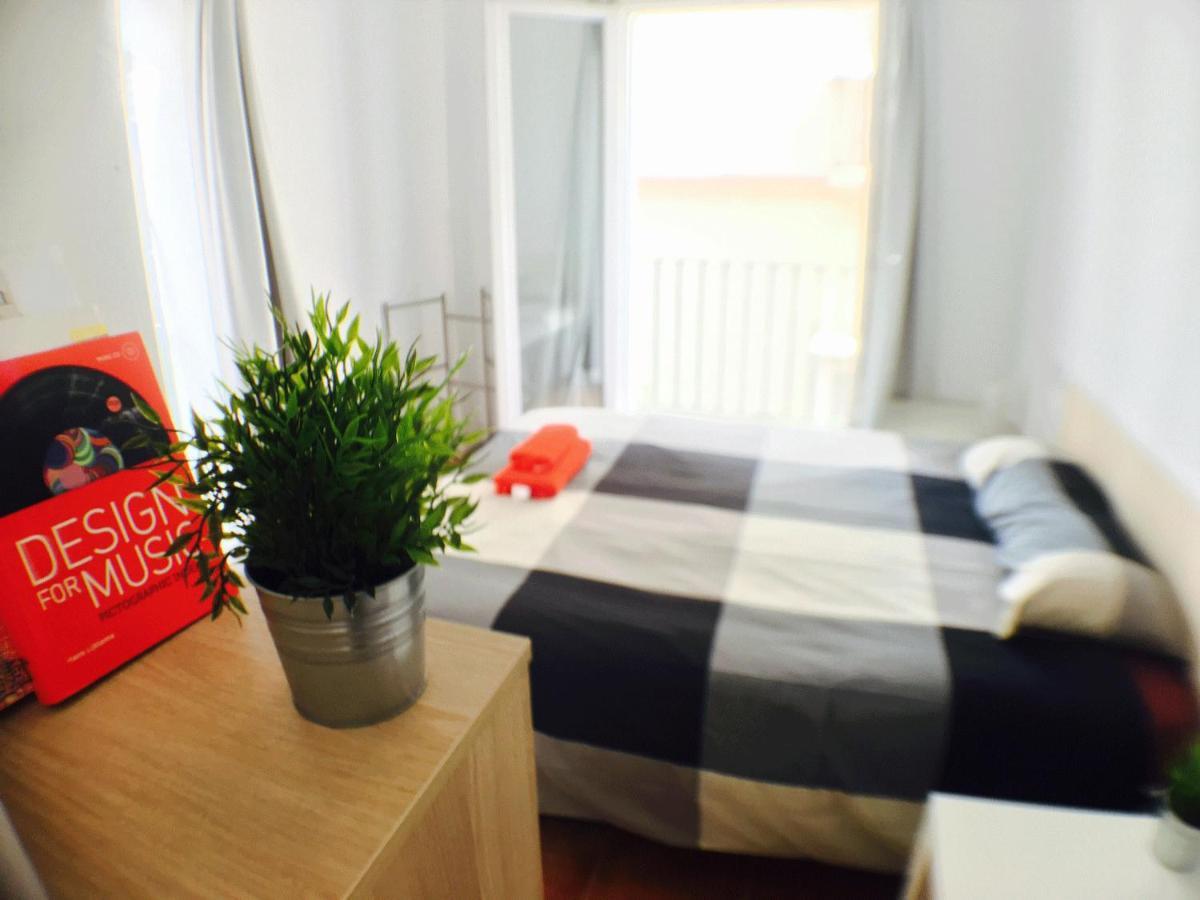Apartamento Centro + wifi+ 2 camas de matrimonio +playa Cádiz Exterior foto
